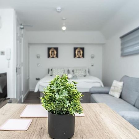 Aylesbury Studio Apartment 6 With Parking Экстерьер фото